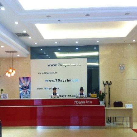 7 Days Inn Chengdu East Railway Station West Squar Экстерьер фото