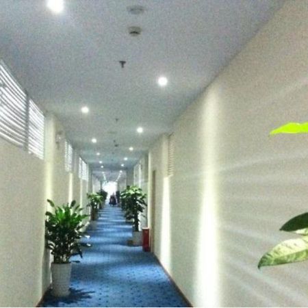 7 Days Inn Chengdu East Railway Station West Squar Экстерьер фото