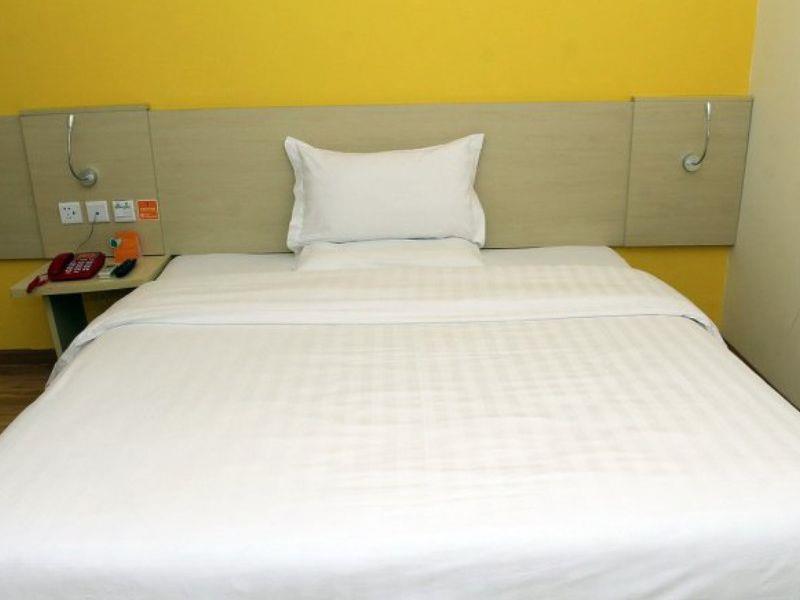 7 Days Inn Chengdu East Railway Station West Squar Экстерьер фото