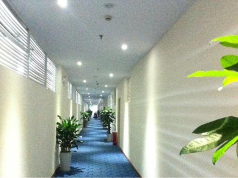 7 Days Inn Chengdu East Railway Station West Squar Экстерьер фото